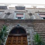 Entrare risulta chiaramente impossibile, l�unica possibilit� � quella di bussare all�adiacente istituto delle �Figlie di Sant�Anna�, collegato alla chiesa e ubicato nel seicentesco Palazzo dei Marchesi Diana